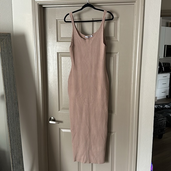 BYEGREIS | Ribbed Knit Bodycon Midi Dress - Picture 2 of 5